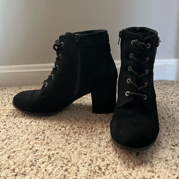 🦇🌖 Witchy Black Goth Boots - Picture 2 of 3